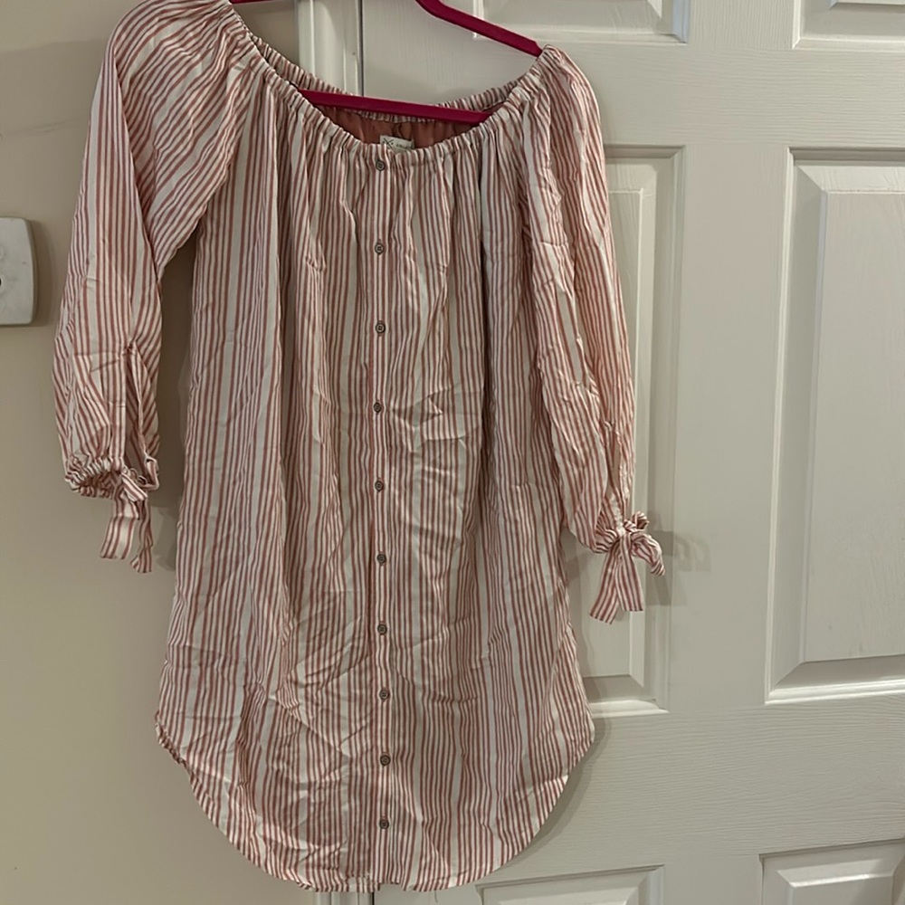 NWOT GF Collection pink and white striped button up dress. Quarter length sleeve